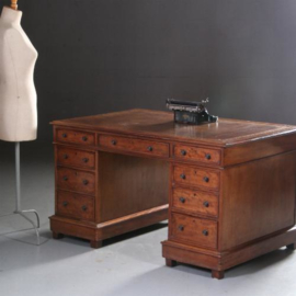 Antieke bureaus / Engels semi-partner bureau met 12 laden en 2 deuren ca. 1880 met bruin leer (No.592152)