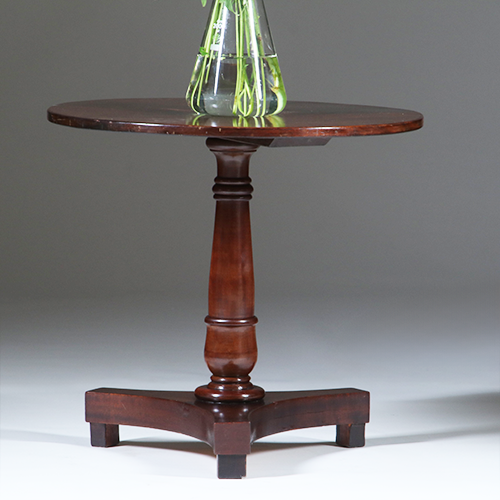Ronde Biedermeier salontafeltje in mahonie ca. 1830 (No.301815)