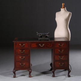 Antieke bureaus / Klein mahonie bureau Chippendale stijl ca. 1910 met donker leer en 9 laden (No.650360)