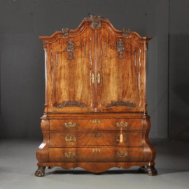 Antieke kast / Dubbel gebogen rococo kabinet met drempeldeuren (No.450211)