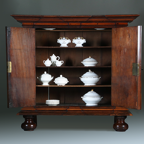 Koloniale kast  ca 1700 ( museale kwaliteit in massief palissander en djati No.311425)