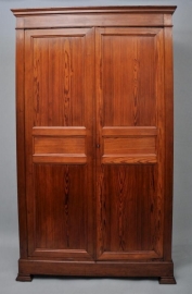 Antieke kast / 1 van 2 Stoere strakke 2-deurskasten met gepaneelde deuren ca. 1880 (No.86532)