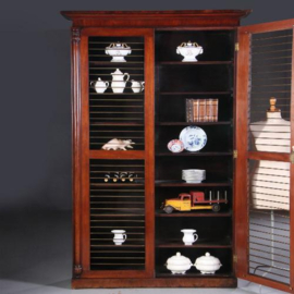 Antieke kast / Mahonie boekenkast, 18e eeuw Engeland, met uitneembare rode bespanning met 7 verstelbare planken (No.692451)