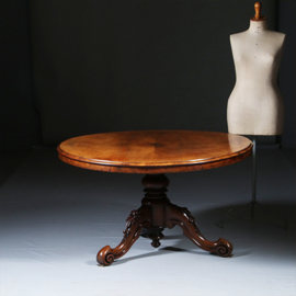 Ronde tilttop Victoriaanse eetkamertafel in wild noten ca 1860 (No.281415)