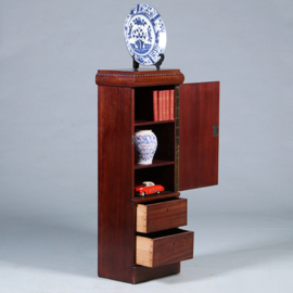 Art deco Zuilvormige kast of kastvormige zuil met 1 deur en twee kleine laden ca 1915 (No.431540)