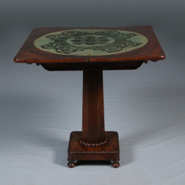 Hollandse speeltafel of wandtafel op kolompoot ca 1830 in mahonie (No.282505)