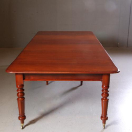 Antieke tafel / Victoriaanse mahonie pull out table ca. 1865 met vier inlegbladen in smetteloos mahonie (No.MMTN01)