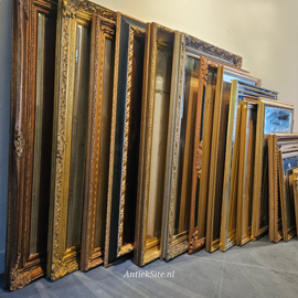 Net binnen 30 jonge en vintage spiegels van 30 tot  250 Euro (No.290900)