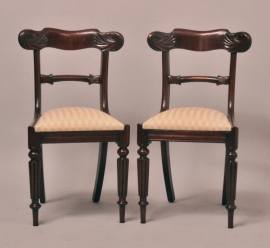 Antieke eetkamerstoelen / 8 Victoriaanse stoelen waarvan 2 met armleuningen de zittingen... (No.473615)