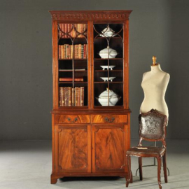 Antieke kast / Engelse boekenkast / servieskast in mahonie ca. 1920 op bracket feet (No.110566)