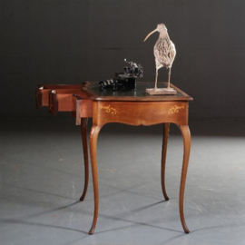 Antieke bureaus /  Engels schrijftafeltje in mahonie ca. 1915 zeer fijn meubelmakerswerk met groen leer (No.591046)