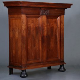 Palissander Pastoorskast in een prachtige  zonnige kleur Ca 1700 (No.431530)