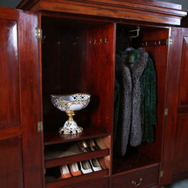 Victoriaans garderobe kast of "kapstok met deuren" praktisch interieur  ca 1870 [No.270115)