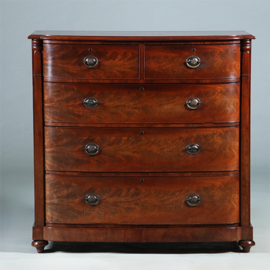 Bow front commode met oplopende lade bloemmahonie ca 1825 (No.280315)
