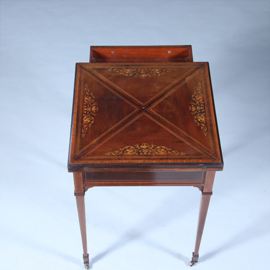 Speeltafel zogenaamd "envelop-model" rijk ingelegd met origineel vilt ca 1880 (No.222165)