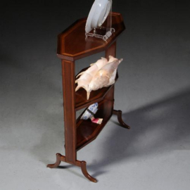 Antieke bijzettafels / kleine etagère "lang gerekte 6-kant"  ca. 1800 Mahonie met essen en hulst (No.691746)