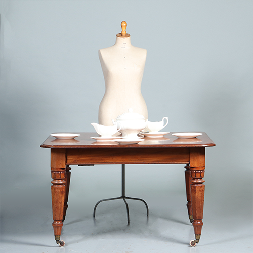 Eetkamertafel tot 12 personen Victoriaans ca 1860 in mooie oude kleur (No.301880)