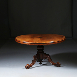 Ronde tilttop Victoriaanse eetkamertafel in wild noten ca 1860 (No.281415)