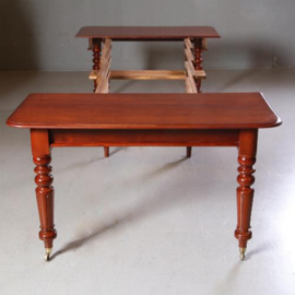 Antieke tafel / Victoriaanse mahonie pull out table ca. 1865 met vier inlegbladen in smetteloos mahonie (No.MMTN01)