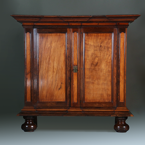 Koloniale kast  ca 1700 ( museale kwaliteit in massief palissander en djati No.311425)