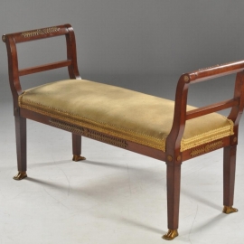 Antiek Varia / Franse mahonie Haardbank  Empire stijl omstreeks 1860 op 4 paar bronzen voetjes (No.600104)