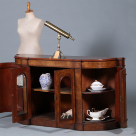 Blonde notenhouten credenza met kwartronde zijkasten ca 1850 fraaie ingelegde details (No.431545)