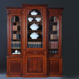 Bibliotheekkast 2,60 m hoog  met 6 deuren en dubbel break front ca. 1880 facet geslepen glas (No.222195)