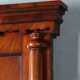 Biedermeier spiegel ca 1835 met onder en boven een bloemmahonie paneel getorste zuilen langszij (No.985587) - Hoogte 1,70 m