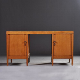 Antieke bureaus / Plat bureau Haagse School ca. 1920 blond eiken hout met essenhouten knoppen (No.256491)