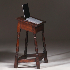 Bijbelstandaard of lezenaar in de vorm van een joint stool 19e eeuws (No.322125)
