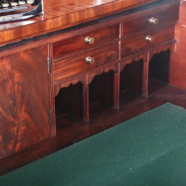 Antieke kast / Commode ca. 1800 met bureaulade met 3 grote laden, 8 kleine lades, deurtje en 8 postvakjes (No.591032)