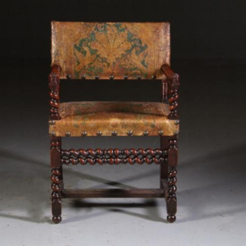 Antieke Armstoelen / Stel van 2 zetels ca. 1675 met goud geprent leer (No.770347)