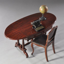 Antieke bureaus / Hollandse schrijftafel in mahonie met hangoren ca. 1865 met vier laden (No.972324)