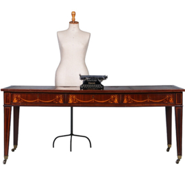 Strakke partnerschrijftafel met zwierig inlegwerk en prachtig doorleefd leer ca 1890 (No.450335)