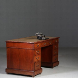 Antieke bureaus / Engels bureau ca. 1890 met 9 laden en groen lederen inleg (No.800461)