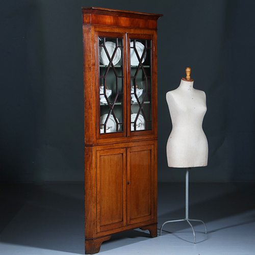 Strakke Georgian hoekkast Welsh ca 1800 eiken met mahonie (No.300240)