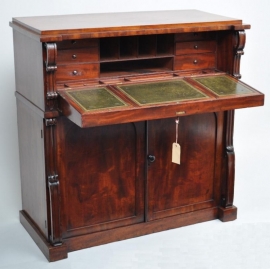 Antieke bureaus / Engelse secretaire met mechaniekklep en veel vakjes (No.78276)