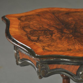 Antieke bijzettafels / wijntafels / Mariage Willem III tafel eind 19e eeuw  in wortelnotenhout met zwart (No. 470747)