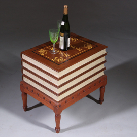 Als een "Victorian Faux Book Trunk" in het Nederlands Schijnboekenkistje  "Geheim Der Natuur" ca 1890 (No.222105)
