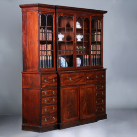 Engels Georgian break front bibliotheekkast ca 1810 in mahonie met uittrekbaar bureau (No.422405)
