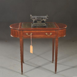 Antieke bijzettafels / Engels dames-schrijftafeltje mahonie ca. 1890 met postvakjes (No. 501302)