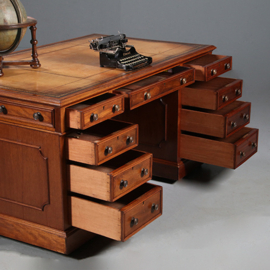 Mahonie bureau Goud gestempeld doorleefd leer ca 1870  (No.913145)