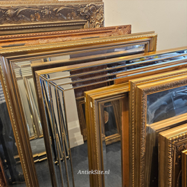 Net binnen 30 jonge en vintage spiegels van 30 tot  250 Euro (No.290900)