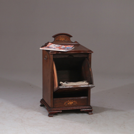 Wijnkist of lectuurkastje, dit antieke ingelegde turfkastje staat er openminded in (No.931130)