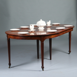 Louis Seize Coulissetafel ca 1800 met 4 inlegbladen verlengbaar tot 12 personen (No.281420)