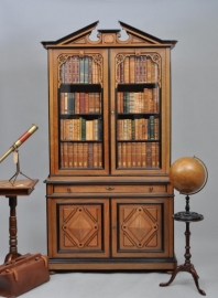 Antieke kast / Hollandse notenhouten boekenkast / servieskast Horrix ca. 1870 Willem III met zwart gepolitoerde details (No.474123)