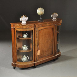 Antieke kast /  Blonde noten vitrinekast / Credenza met ca. 1880 met kwart ronde gebogen vintrines (No.472058)