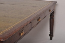 Antieke bureaus / grote schrijftafel met groen leer 1,83 X 1,23 (No.78318)