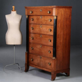 Antieke ladekasten / Hollandse Chiffoniere ca. 1825 in eiken met zwarte zuilen (No.781999)