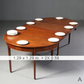 Antieke tafel / Nét binnen 4 Engelse tafels div.  prijzen en maten allen met originele bladen (No.643060) 